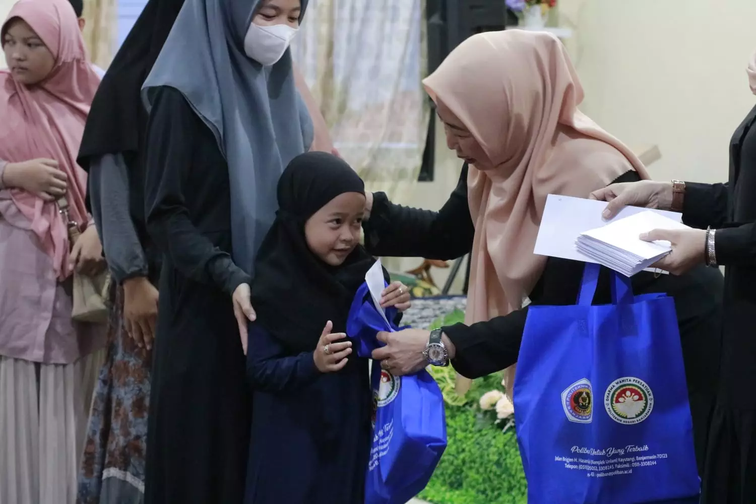 Berbagi Kebahagiaan Di Bulan Ramadhan, DWP Poliban Adakan Kunjungan ...